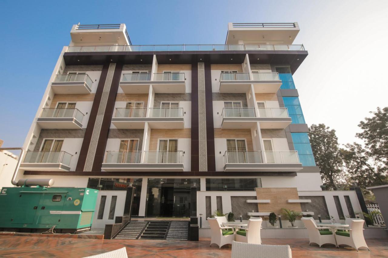 グレーター・ノイダ Twin Towers Bed & Breakfast エクステリア 写真